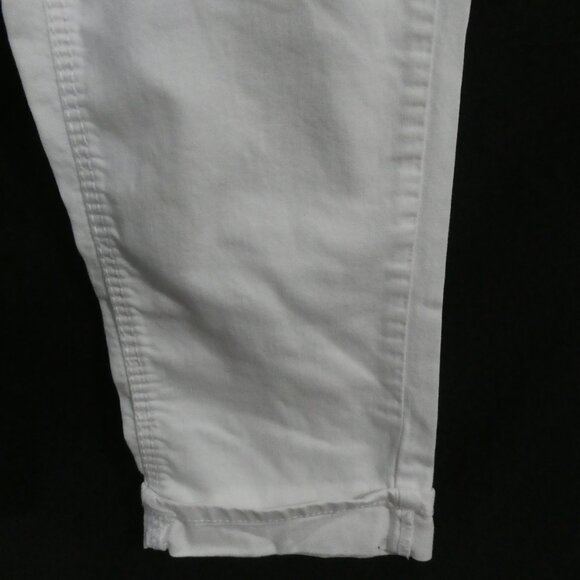 EARL JEANS | size 6 | Chic White Rolled Cuff Capris - Picture 9 of 16